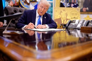 Phí thị thực H-1B mới của Tổng thống Trump châm ngòi cho cuộc đua thu hút nhân tài trên toàn cầu