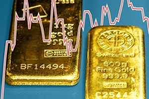 Hiện tượng "Fomo mạ vàng" thúc đẩy đà tăng giá kỷ lục của vàng thỏi