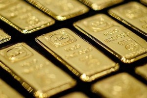 Đằng sau đà tăng kỷ lục của giá vàng