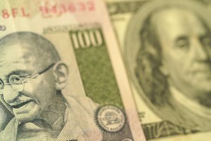 Đồng rupee trở thành đồng tiền giảm mạnh nhất châu Á trong năm nay