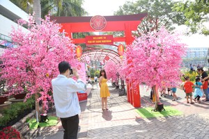 Người Sài Gòn háo hức với hội hoa xuân Phú Mỹ Hưng