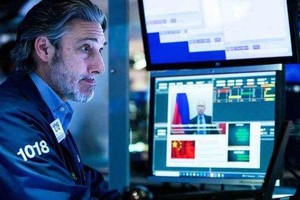 Thị trường chứng khoán Nga ngừng giao dịch thêm 1 tuần