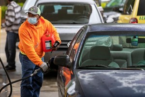 Giá xăng tại Mỹ giảm xuống mức thấp nhất trong 5 tháng qua