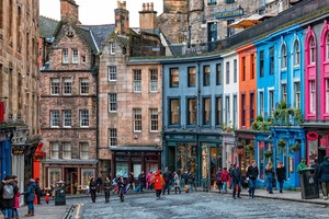 Tốc độ tăng tiền lương mạnh khiến Anh khó ghìm cương lạm phát