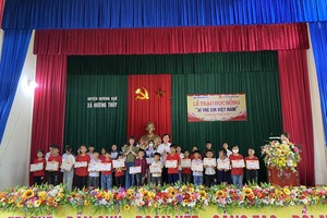 240 suất học bổng “Vì trẻ em Việt Nam” đến với học sinh Hà Tĩnh