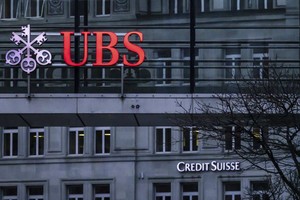 UBS hoàn tất mua lại Credit Suisse