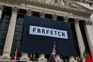 Doanh thu của ông lớn bán lẻ hàng xa xỉ sụt giảm do nhu cầu tại Mỹ và Trung Quốc tuột dốc