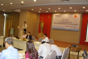 Chủ tịch VCCI: Doanh nghiệp đang trầy trật “vượt bão” 