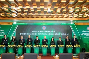 Phó Thủ tướng Lê Minh Khái cùng các vị lãnh đạo đã thực hiện nghi thức khai trương hệ thống giao dịch TPDNRL, bắt đầu phiên giao dịch đầu tiên của thị trường giao dịch TPDNRL.