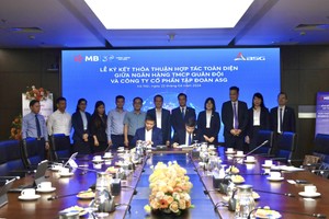 Ông Dương Đức Tính – Chủ tịch Hội đồng quản trị ASG và ông Vũ Hồng Phú – Thành viên Ban điều hành MB ký thỏa thuận hợp tác toàn diện hai bên