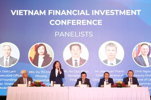 Chủ tịch UBCKNN Vũ Thị Chân Phương tham gia phiên đối thoại chính sách