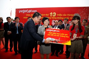 Vietjet chào đón hành khách thứ 10 triệu