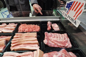 Trung Quốc miễn thuế nhập khẩu đậu nành và thịt lợn từ Mỹ