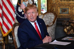 Tổng thống Mỹ Donald Trump trong buổi phóng vấn báo chí hôm 24/12 tại khu nghỉ dưỡng Mar-a-Lago, Palm Beach, Florida. Ảnh: AFP.