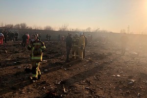 Hiện trường vụ rơi máy bay. Ảnh: AP.