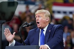 Tổng thống Mỹ Donald Trump trong buổi gặp mặt các cử tri ủng hộ tại bang Wisconsin hôm thứ Ba (14/1). Ảnh: Reuters.