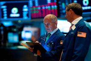 Ngày trọng đại đến gần, giới đầu tư bấp bênh