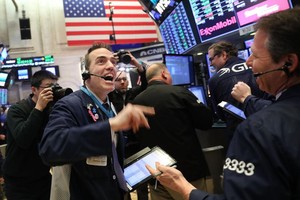 Giới đầu tư phấn khích chờ kết quả bầu cử