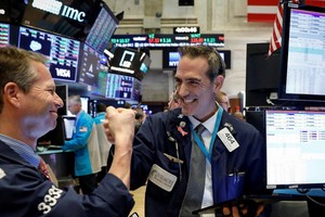 Nhận nhiều tín hiệu tích cực, giới đầu tư nô nức gom hàng