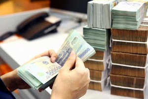 7 tháng đầu năm, thu ngân sách nhà nước đạt kỷ lục 912.100 tỷ đồng, thu xuất nhập khẩu tăng 37,5%