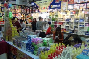 Giá dầu giảm chưa thực sự tạo thành động lực tiêu dùng do giá vật phẩm vẫn chưa hạ đáng kể