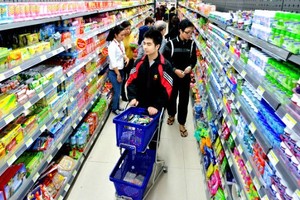 34% người tiêu dùng  Việt Nam tham gia khảo sát cho rằng, tình hình tài chính gia đình họ hiện tại “tốt hơn” so với cùng kỳ năm trước (Ảnh minh họa: Inernet)