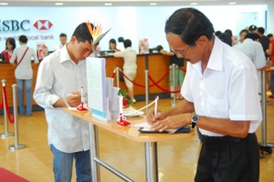 HSBC: Thu nhập trung bình của chuyên gia nước ngoài tại Việt Nam là 103.000 USD/năm