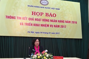 Phó thống đốc Nguyễn Thị Hồng trả lời tại buổi họp báo sáng 4/1 của Ngân hàng Nhà nước