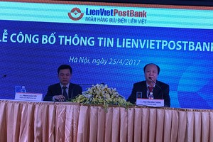 Ông Phạm Doãn Sơn (bên trái) và Ông Nguyễn Đình Thắng (bên phải) trong cuộc họp báo.