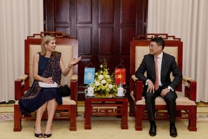 Thống đốc  Lê Minh Hưng làm việc với Hoàng hậu Hà Lan Máxima.