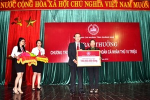 Agribank trao thưởng khách hàng chủ tài khoản cá nhân thứ 10 triệu