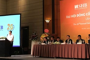 Ông Trần Quốc Hùng, Phó Cục trưởng Cục Thanh tra Giám sát Ngân hàng Nhà nước Chi nhánh Hà Nội phát biểu tại ĐHCĐ