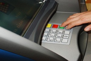 Có được phép rút tiền mặt từ tài khoản thấu chi?