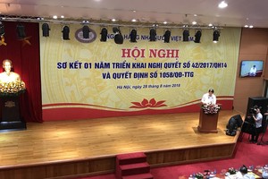 Ông Nguyễn Văn Du, Phó Chánh Thanh tra giám sát ngân hàng, Cơ quan Thanh tra giám sát NHNN trình bày Báo cáo tại Hội nghị