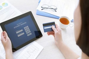 Chủ thẻ phải giữ bí mật mã số xác định chủ thẻ (PIN)