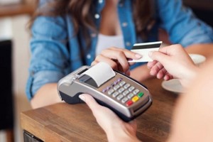 Dùng thẻ ở Việt Nam mua sắm ở nước ngoài