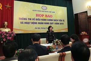 Phó Thống đốc NHNN Việt Nam chủ trì họp báo