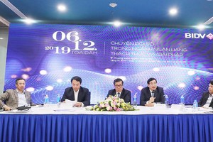 Các diễn giả trao đổi tại Toạ đàm