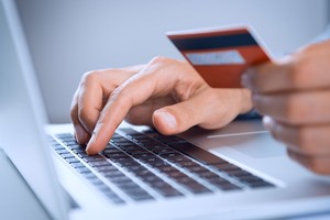 Ngân hàng Nhà nước yêu cầu các ngân hàng giảm phí chuyển tiền nhanh cho khách hàng