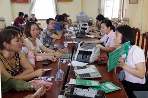 Hà Nội sẽ ủy thác 650 tỷ đồng qua Ngân hàng Chính sách xã hội TP. Hà Nội để cho người nghèo vay vốn vượt khó (hình ảnh chụp trước ngày 1/4/2020)