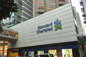 Standard Chartered cung cấp khoản tín dụng có hạn mức 100 tỷ đồng cho May 10 sản xuất khẩu trang