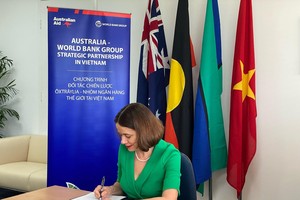 Bà Robyn Mudie, Đại sứ Australia tại Việt Nam tại buổi ký kết