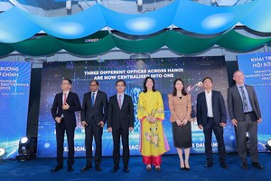 Lễ khai trương Hội sở mới được tổ chức với sự tham dự của ông Patrick Lee, Tổng giám đốc khu vực phụ trách Singapore và các thị trường ASEAN khác bao gồm Malaysia, Việt Nam, Thái Lan và các văn phòng đại diện trong khu vực kiêm Chủ tịch hội đồng thành viên Standard Chartered Việt Nam, bà Michele Wee, Tổng giám đốc ngân hàng Standard Chartered Việt Nam cùng đại diện từ các Bộ, Ban, ngành...