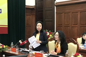 Bà Hà Thu Giang, Phó Vụ trưởng phụ trách Vụ Tín dụng, Ngân hàng Nhà nước phát biểu tại Họp báo.