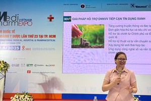 Bà Nguyễn Thị Kim Phượng đại diện BIDV chia sẻ thông tin tại sự kiện.