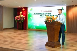 Hồng Quang - Ủy viên Ban Chấp hành Tổng Liên đoàn Lao động Việt Nam, Thành viên Hội đồng Quản trị, Chủ tịch Công đoàn Vietcombank phát biểu khai mạc