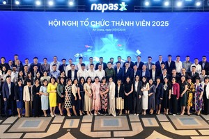 Hội nghị Tổ chức Thành viên năm 2025 không chỉ là dịp tổng kết những kết quả đã đạt được trong năm qua, mà còn thể hiện cam kết của NAPAS trong việc đồng hành cùng các tổ chức thành viên, thúc đẩy đổi mới sáng tạo, mở rộng hợp tác và phát triển hệ sinh thái thanh toán số toàn diện. 