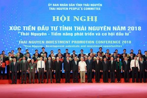 Các nhà đầu tư được trao quyết định, chấp thuận đầu tư tại Hội nghị xúc tiến đầu tư tỉnh Thái Nguyên 2018