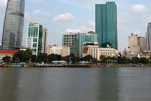 Đất nền cạnh tranh căn hộ: "Mèo nào cắn mỉu nào"?