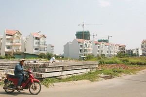 Nhiều khách hàng “chết đứng” vì đất nền dự án